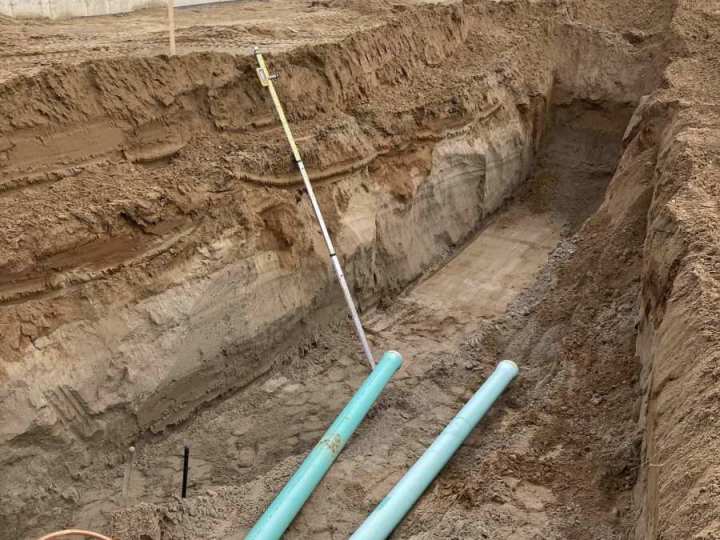 laying-pipe-dig
